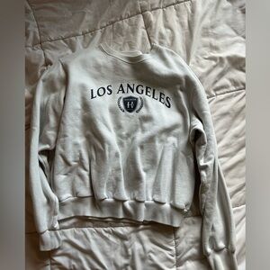 white hollister crewneck size xs